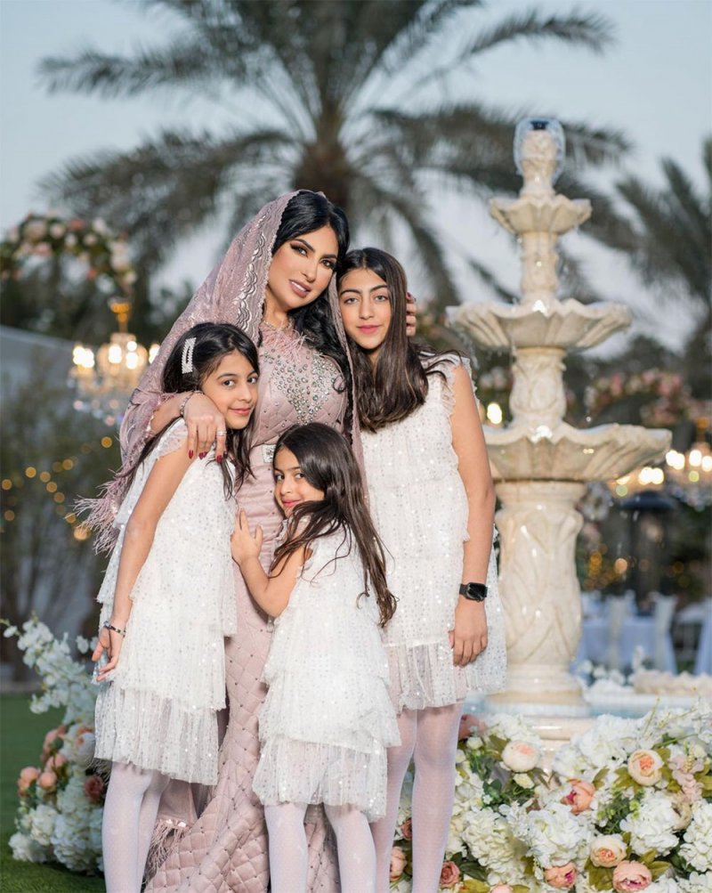 جمال زينب العسكري وبناتها