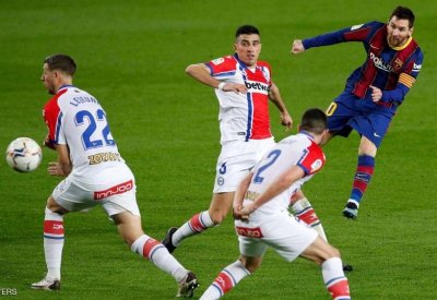برشلونة يسحق ألافيس بخماسية ويرسل تحذيرا إلى سان جيرمان