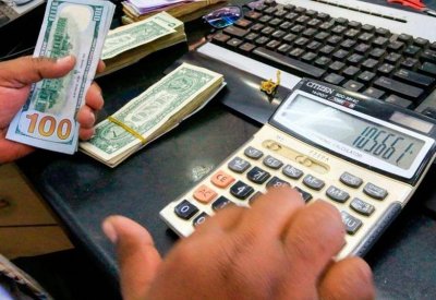 الجنيه السوداني يهوي للقاع.. ما الأسباب؟