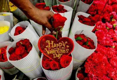 من يهتم أكثر بيوم الحب الرجل أم المرأة؟