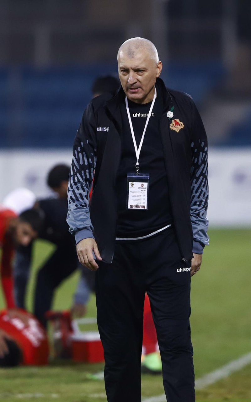 الرفاع الشرقي يجدد عقد المدرب الروماني موتروك