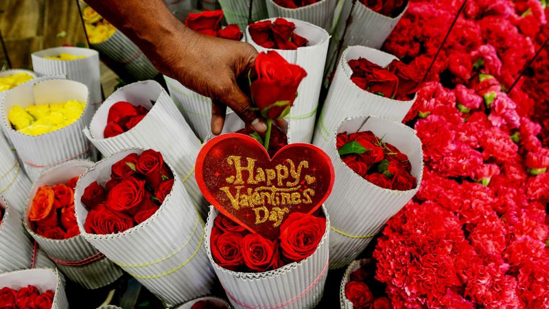 من يهتم أكثر بيوم الحب الرجل أم المرأة؟