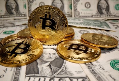 تراجع الدولار الأمريكي..واستمرار تقلب العملات المشفرة