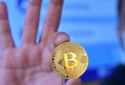 "بيتكوين" تسجل رقما قياسيا.. وهذه أسباب الارتفاع الكبير