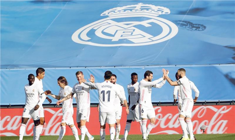 قطار ريال مدريد يدهس فالنسيا بثنائية
