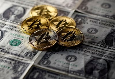 انخفاض الدولار أمام سلة من العملات الرئيسية والبيتكوين عند مستوى قياسي جديد