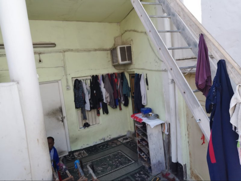 120 منزل بالنعيم تحول إلى سكن عزاب