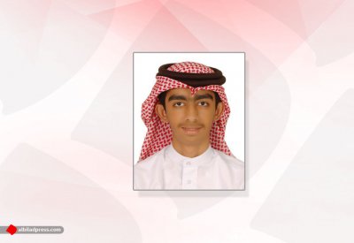 طالب ثانوي يتألق في التغطية الإعلامية لدوري كرة القدم