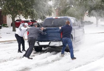 عاصفة ثلجية بأميركا.. 32 قتيلا وملايين الأشخاص بدون كهرباء