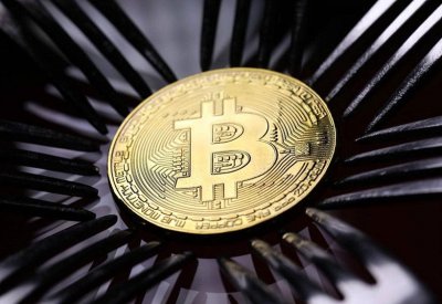 بتكوين تواصل التحليق.. وتبلغ ذروة جديدة