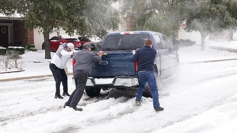 عاصفة ثلجية بأميركا.. 32 قتيلا وملايين الأشخاص بدون كهرباء