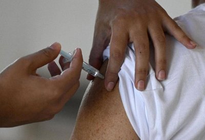 إصابات كورونا تتراجع والصحة العالمية تحذر