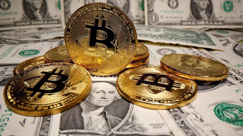 الدولار يهبط وذرى جديدة للعملات المشفرة