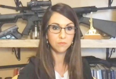 خلفية تطبيق “زووم” تحرج نائبة جمهورية