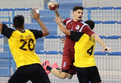 الأهلي ينجو من انتفاضة الشباب