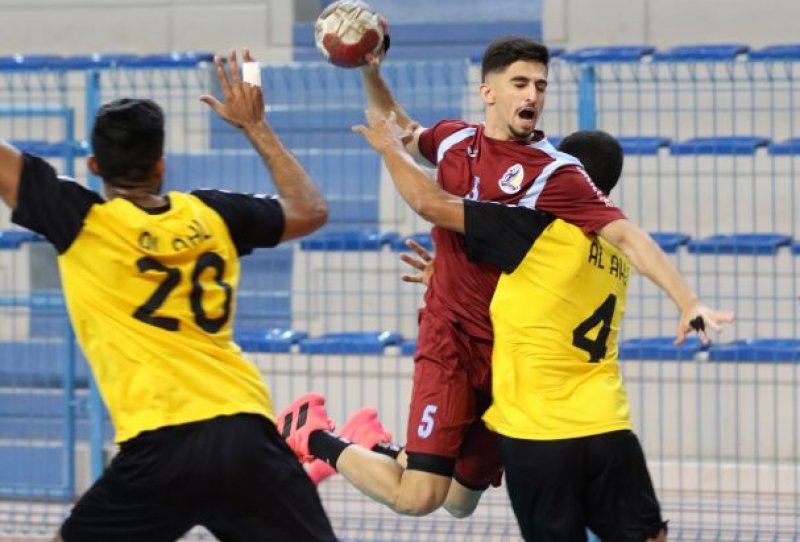 الأهلي ينجو من انتفاضة الشباب