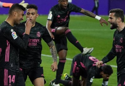 رأسية كاسيميرو "توجع الجيران".. وريال مدريد يواصل الزحف