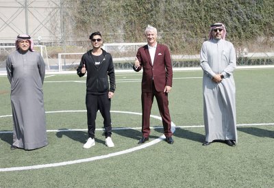 "ديار المحرق" تستضيف أسطورة كرة القدم اللاعب إيان راش