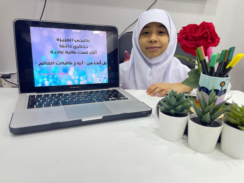 معلمة تطلق المشروع التحفيزي "أروع طالبات العالم "