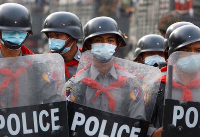 احتمال الموت.. انقلابيو ميانمار يحذرون "الشباب المتحمس"
