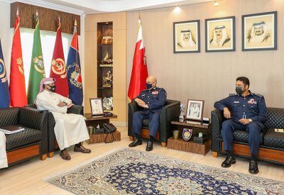 رئيس الأمن العام يبحث والرئيس التنفيذي لحلبة البحرين الدولية الترتيبات اللازمة لإنجاح "الفورمولا1"