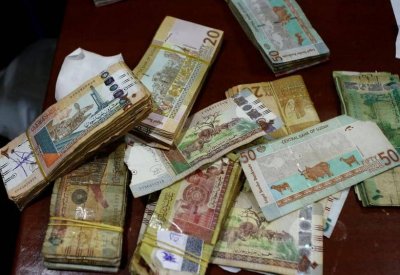 تباطؤ تجارة السوق السوداء في السودان بعد خفض قيمة العملة