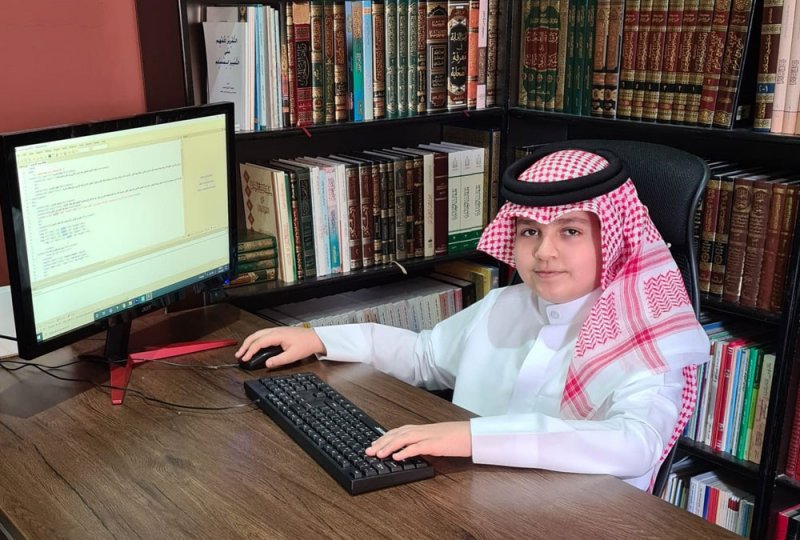 طالب إعدادي يبدع في تصميم الألعاب والمواقع الإلكترونية