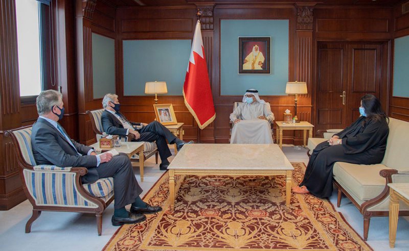 وزير الخارجية يستقبل المدير العام والرئيس التنفيذي للمعهد الدولي للدراسات الاستراتيجية