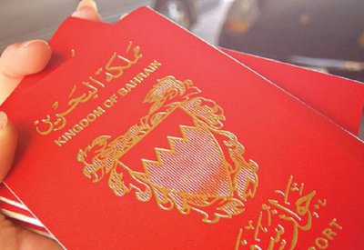 أبناء لا يتمكنون من السفر مع والدتهم