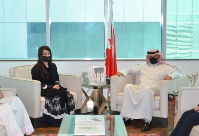 الزياني يستقبل مريم الدوسري بمناسبة تعيينها الملحق التجاري لمملكة البحرين لدى المنظمة التجارة العالمية بجنيف
