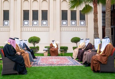 بالصور.. سمو ولي العهد رئيس مجلس الوزراء يلتقي رؤساء تحرير الصحف المحلية