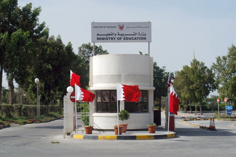 موظفة بـ “التربية” تطلب نقلها... والأبواب تسد في وجهها
