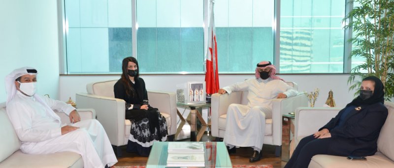 الزياني يستقبل مريم الدوسري بمناسبة تعيينها الملحق التجاري لمملكة البحرين لدى المنظمة التجارة العالمية بجنيف