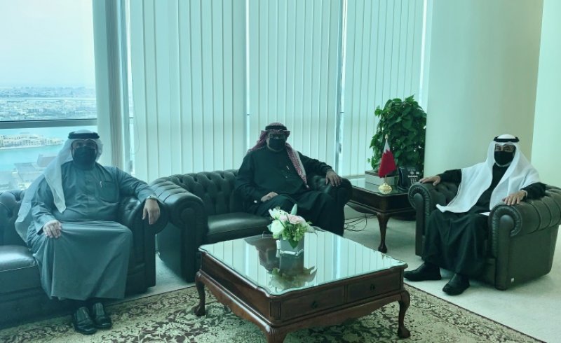 الوزير البوعينين يستعرض مع النائبين الذوادي والمالكي التعاون بين السلطتين التشريعية والتنفيذية