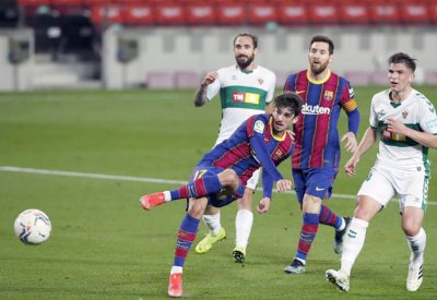 ميسي يُعيد برشلونة للانتصارات أمام إلتشي