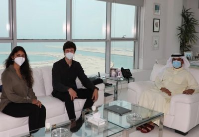 محمد بن دينه يستقبل طاقم تصوير Oceans الذي يبرز المعالم البيئية لمملكة البحرين ويعرض على Netflix