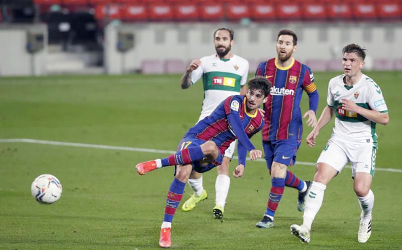 ميسي يُعيد برشلونة للانتصارات أمام إلتشي