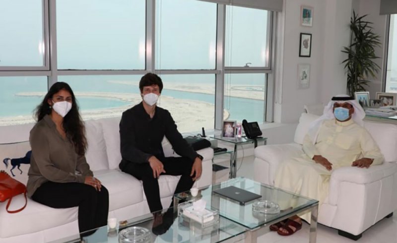 محمد بن دينه يستقبل طاقم تصوير Oceans الذي يبرز المعالم البيئية لمملكة البحرين ويعرض على Netflix