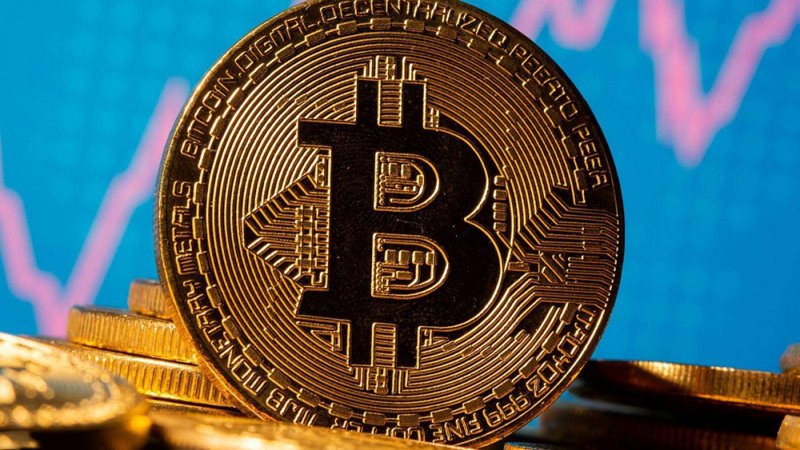 "بتكوين" تتراجع بشدة.. وتبلغ أدنى مستوياتها في أسبوعين