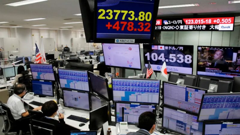 أسهم البنوك الكبرى تحوم حول أعلى مستوياتها في 14 عاما