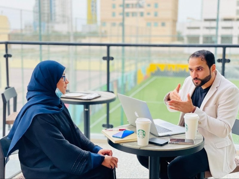 المصور الكامل: "استند على نفسك وكأنك أكثر الأشياء ثباتًا"