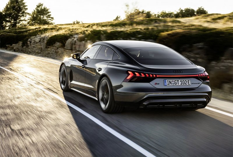 أودي تقدم e-tron GT الإنتاجية