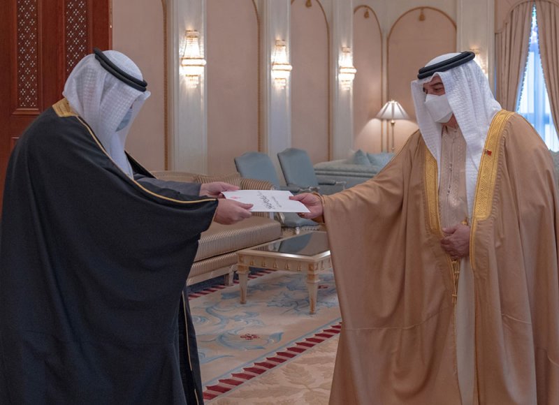 جلالة الملك المفدى يتسلم رسالة خطية من سمو أمير دولة الكويت