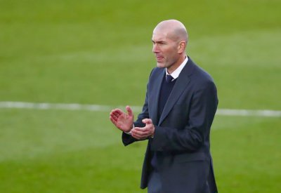 أطباء ريال مدريد يحذرون زيدان