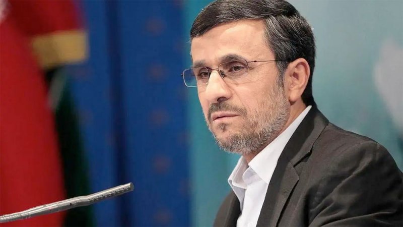 أحمدي نجاد يتلمس رأسه.. قد يغتالوني ويمشوا بجنازتي!