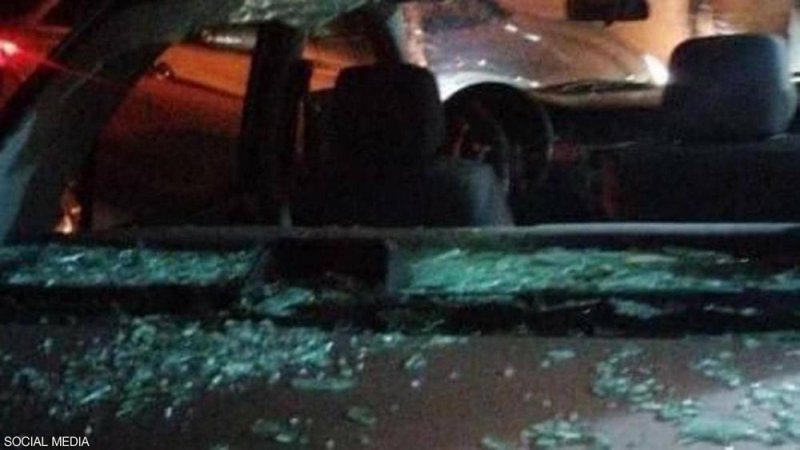 بالصور: فتاة تحطم زجاج 15 سيارة في إربد بالأردن