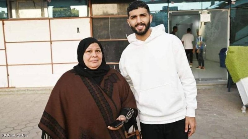ساسي يستقبل مشجعة زملكاوية باعت قرطها الذهبي لتجديد عقده