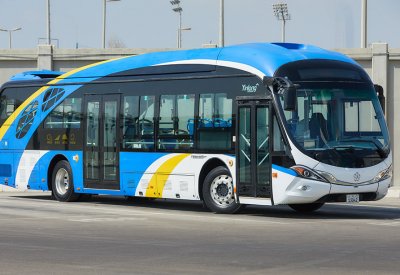 أبوظبي تطلق أسطولاً من الحافلات الصديقة للبيئة 