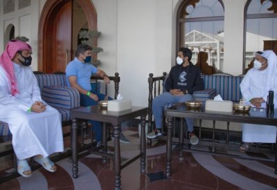 سمو الشيخ ناصر بن حمد يستقبل مدرب المنتخب الوطني هيليو سوزا