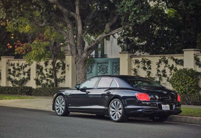 Flying Spur تحصل على لقب ’آلة الحلم الأفضل‘ من ’موتورويك‘